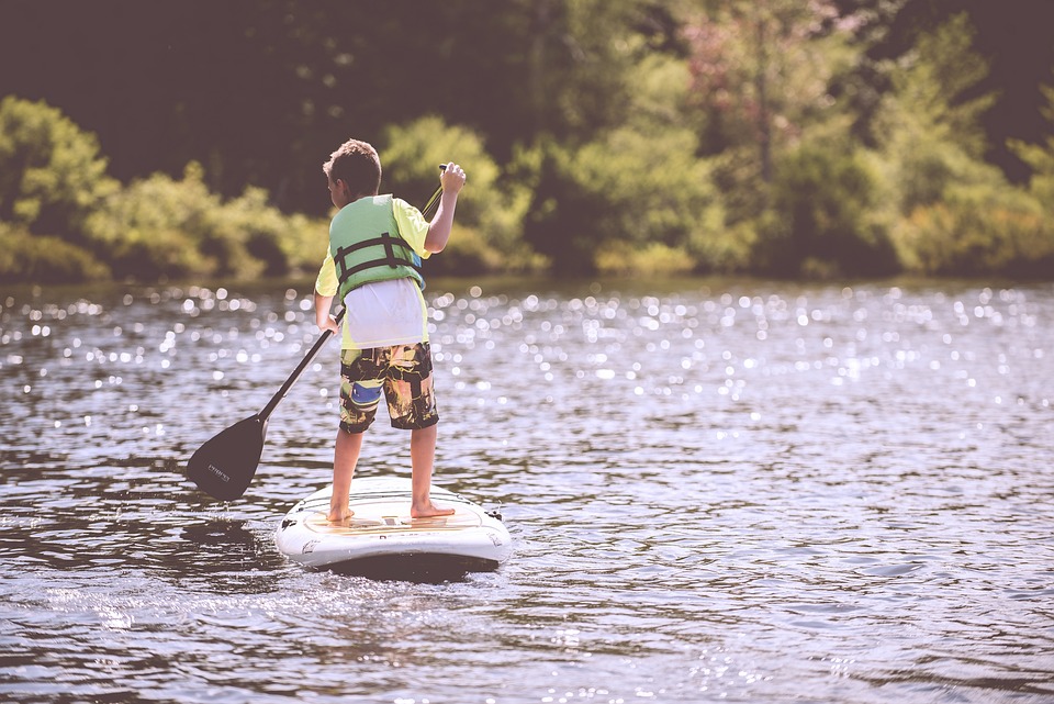 Ejemplos del adjetivo de Paddleboarding: divertido, apasionante y relajante