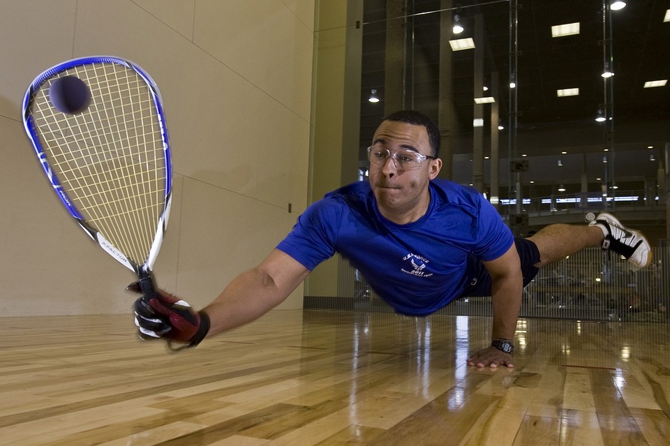 Uso y ejemplos del adjetivo gramatical de Racquetball: guía completa