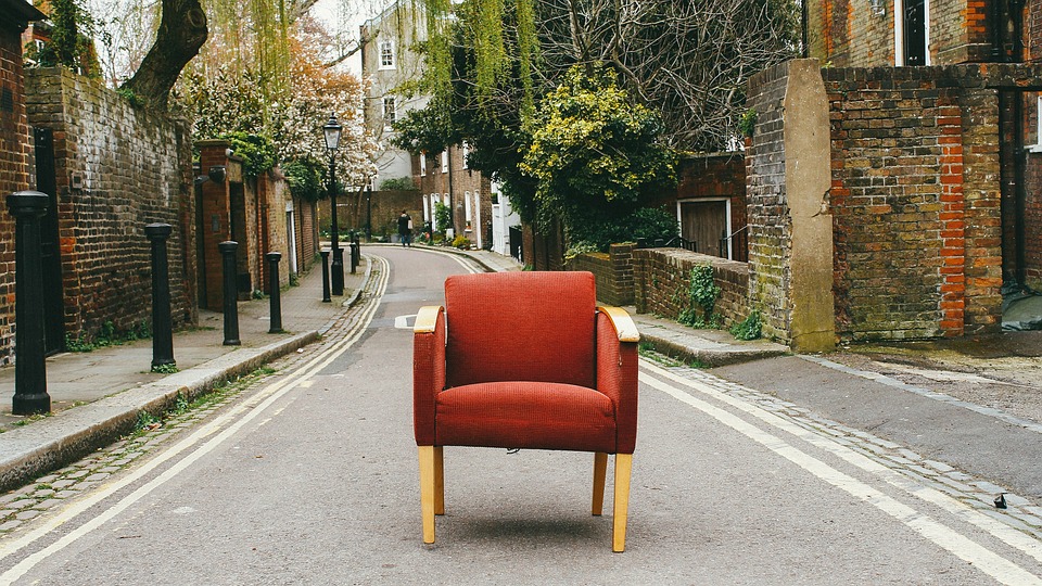 Los usos y ejemplos del adjetivo de Sillón