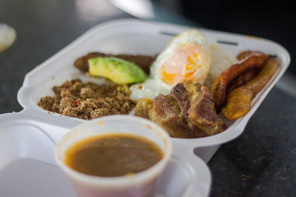 El adjectivo de Bandeja para cubitos de hielo: ejemplos y usos