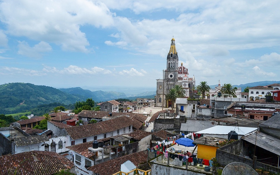 El adjectivo de pueblo: usos y ejemplos