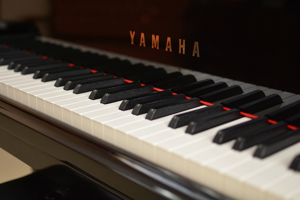 Adjetivo de Piano Yamaha: Uso y Ejemplos