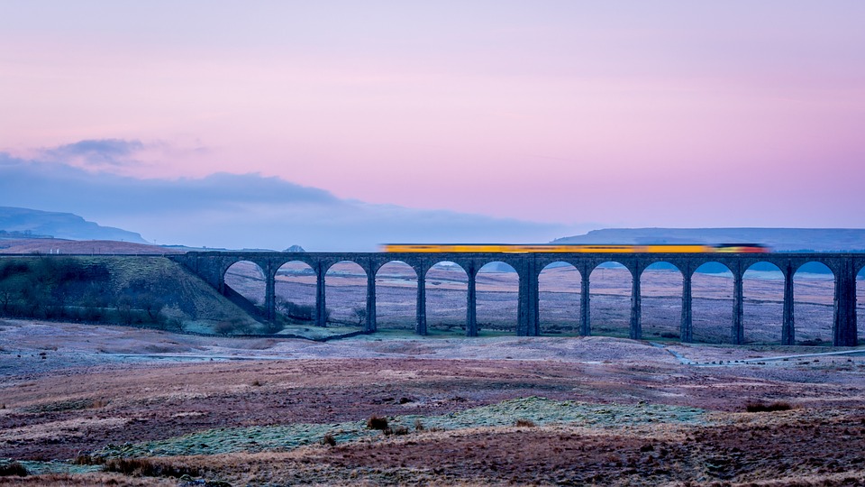 El adorno de Viaducto: Uso y Ejemplos del Adjetivo de