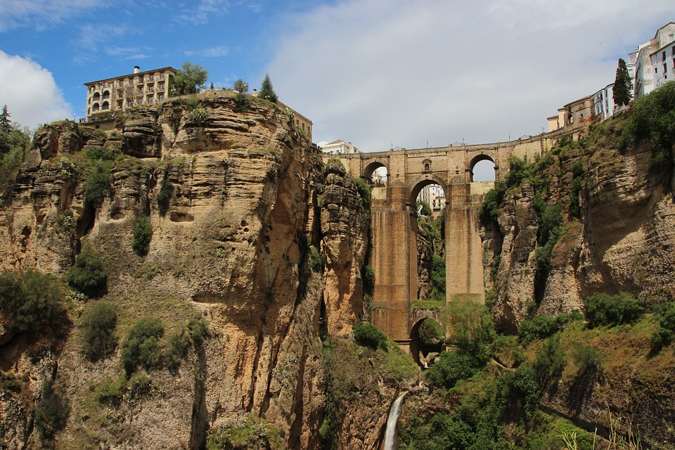 Los mejores ejemplos del adjetivo de Ronda