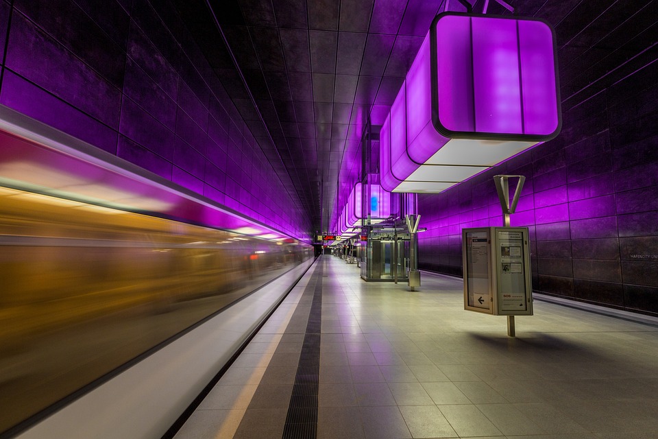 Adjetivo de Estación de Metro: Uso y Ejemplos