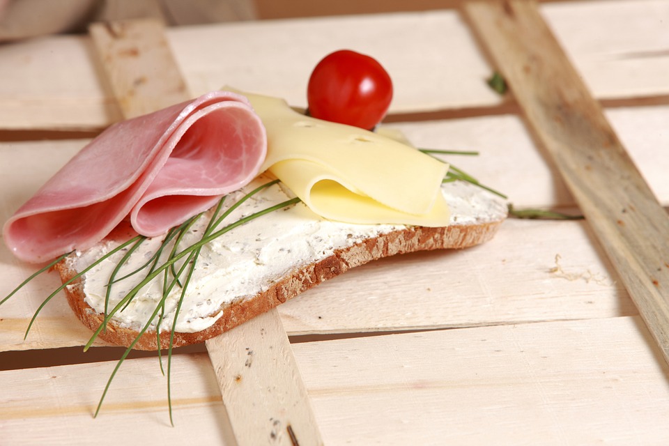 El uso y ejemplos del adjetivo de queso